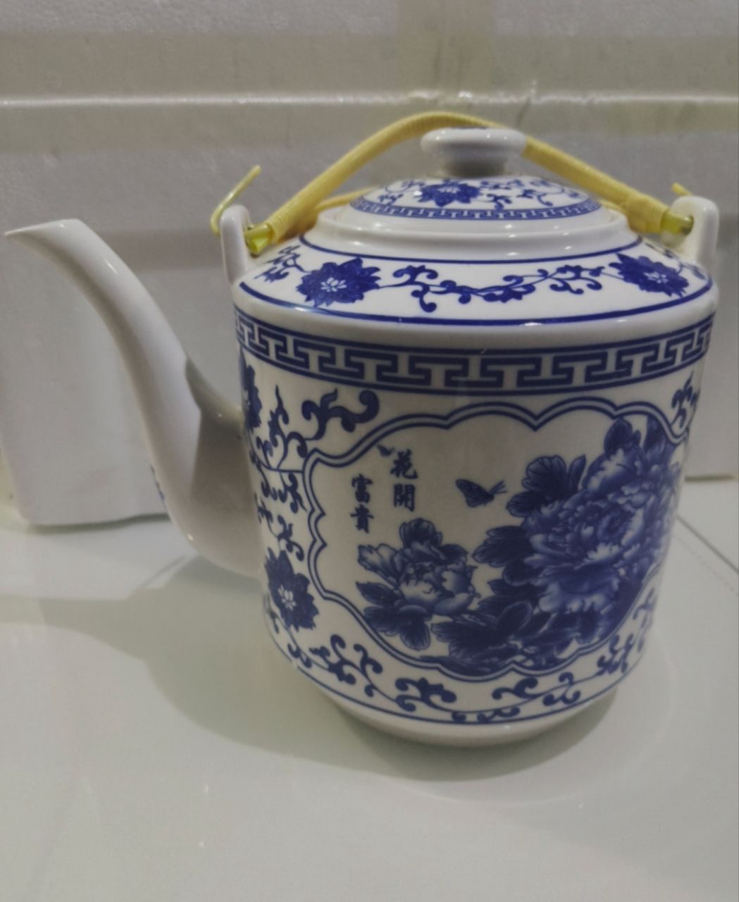 青花瓷茶壶