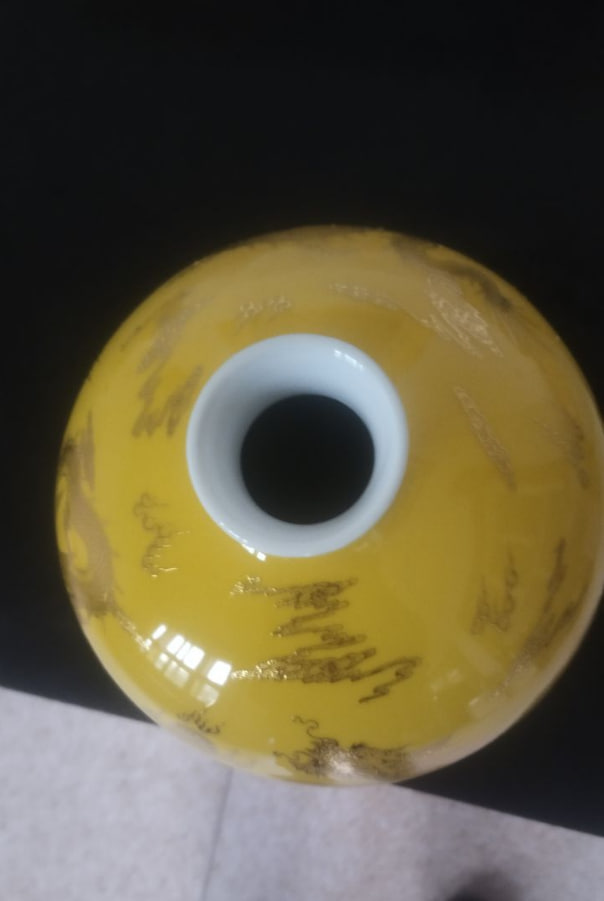 黄地描金五龙纹梅瓶