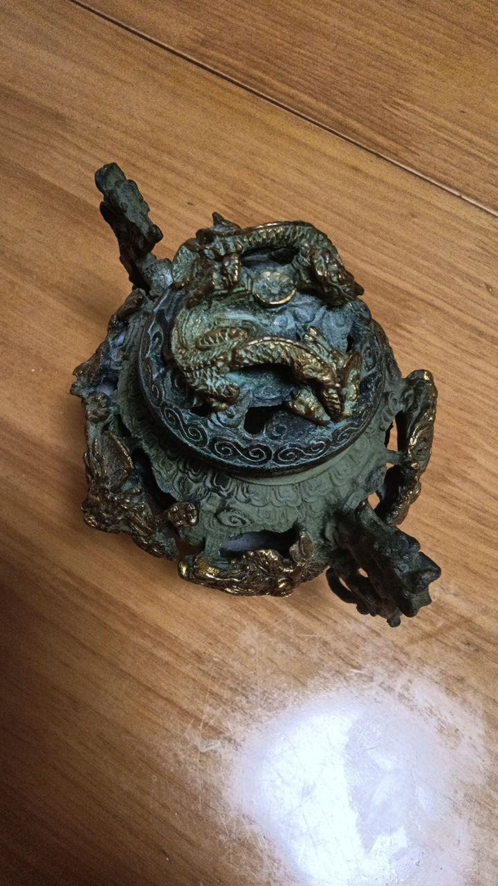 九龙香炉
