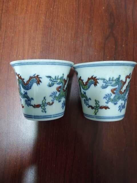 一对瓷质青花五彩云龙纹马蹄杯