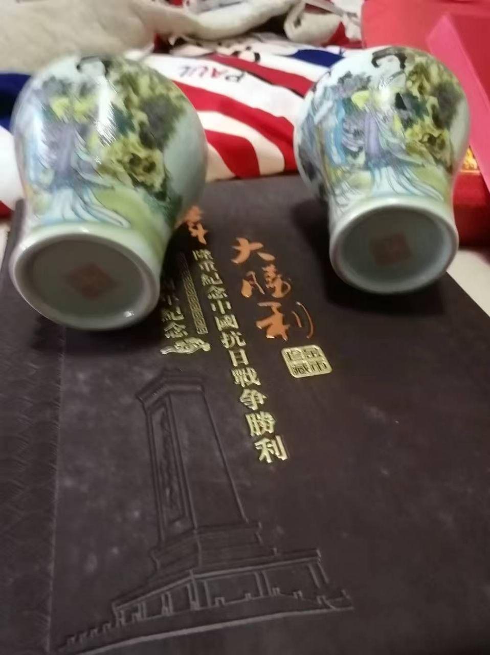 粉彩仕女图梅瓶一对