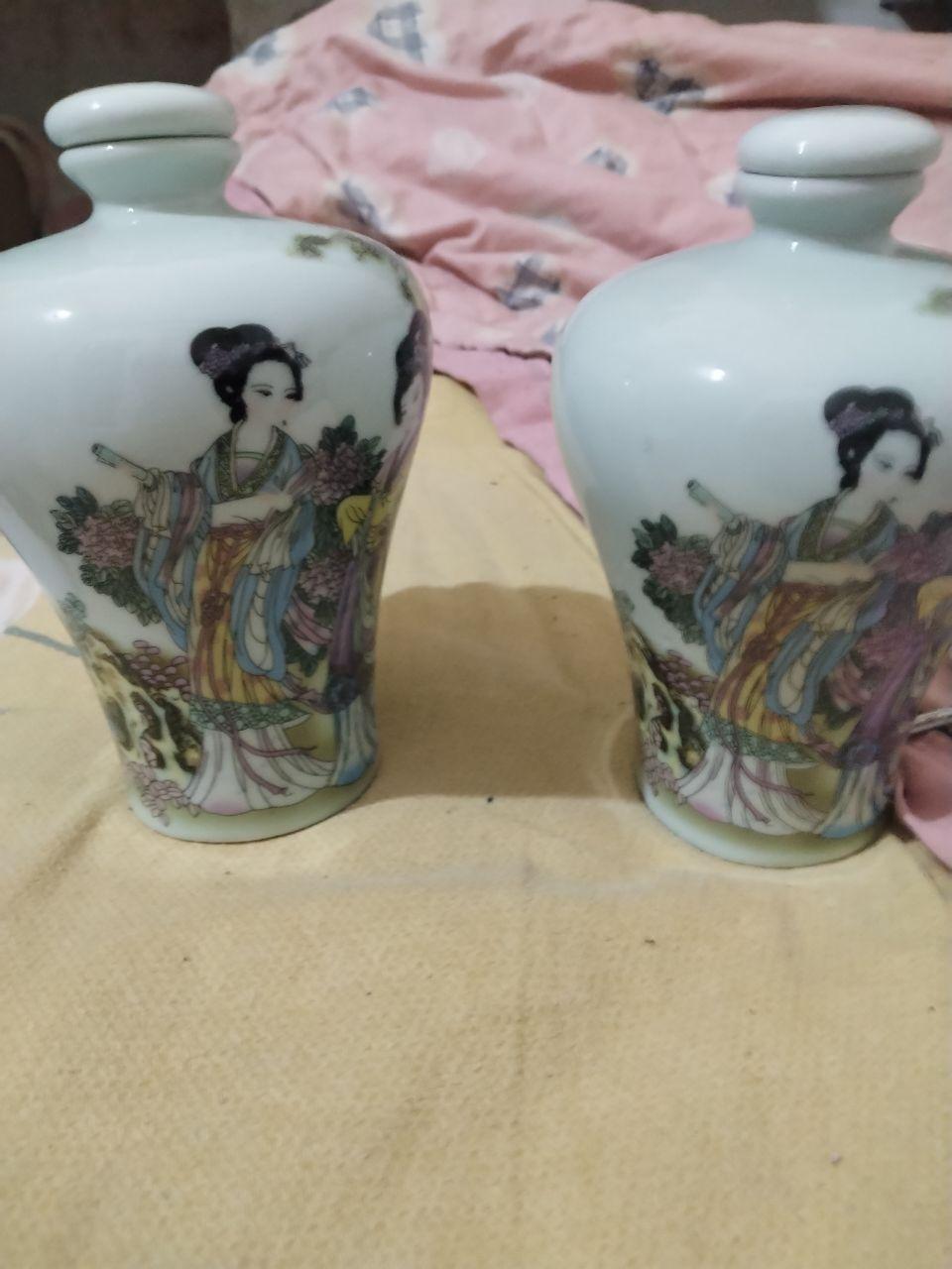 粉彩仕女图梅瓶一对