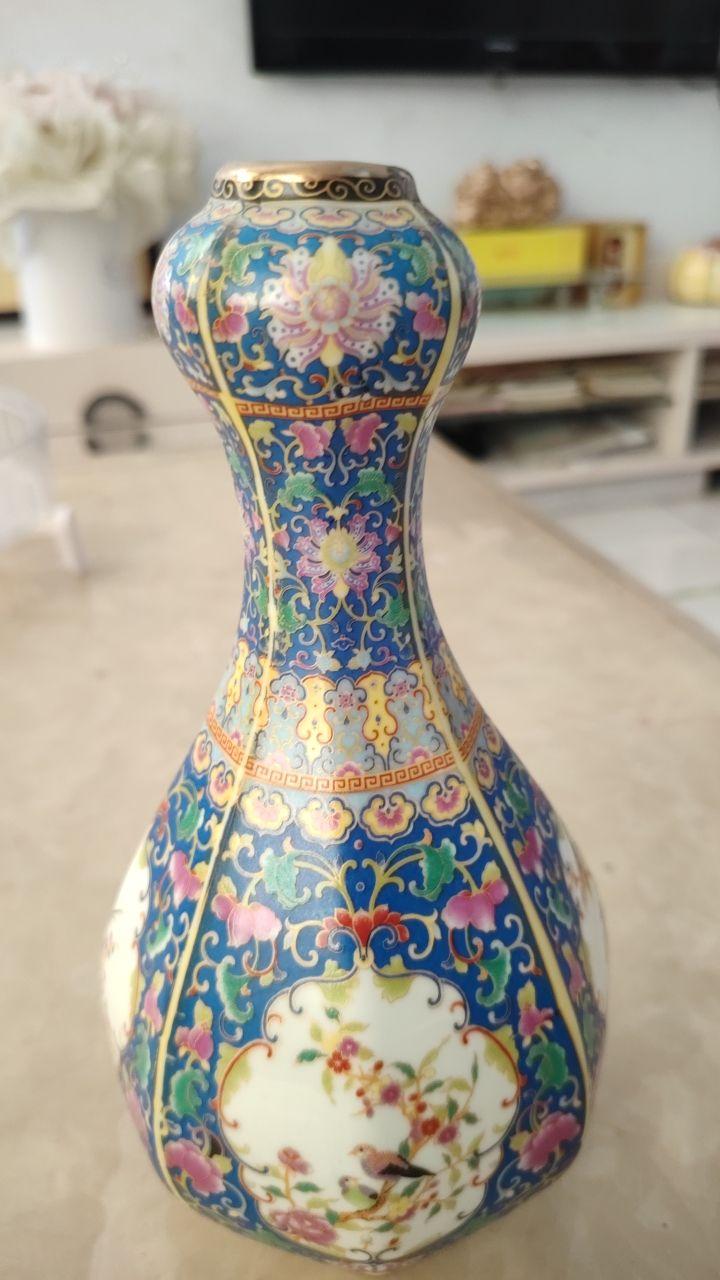 珐琅彩六方蒜头瓶