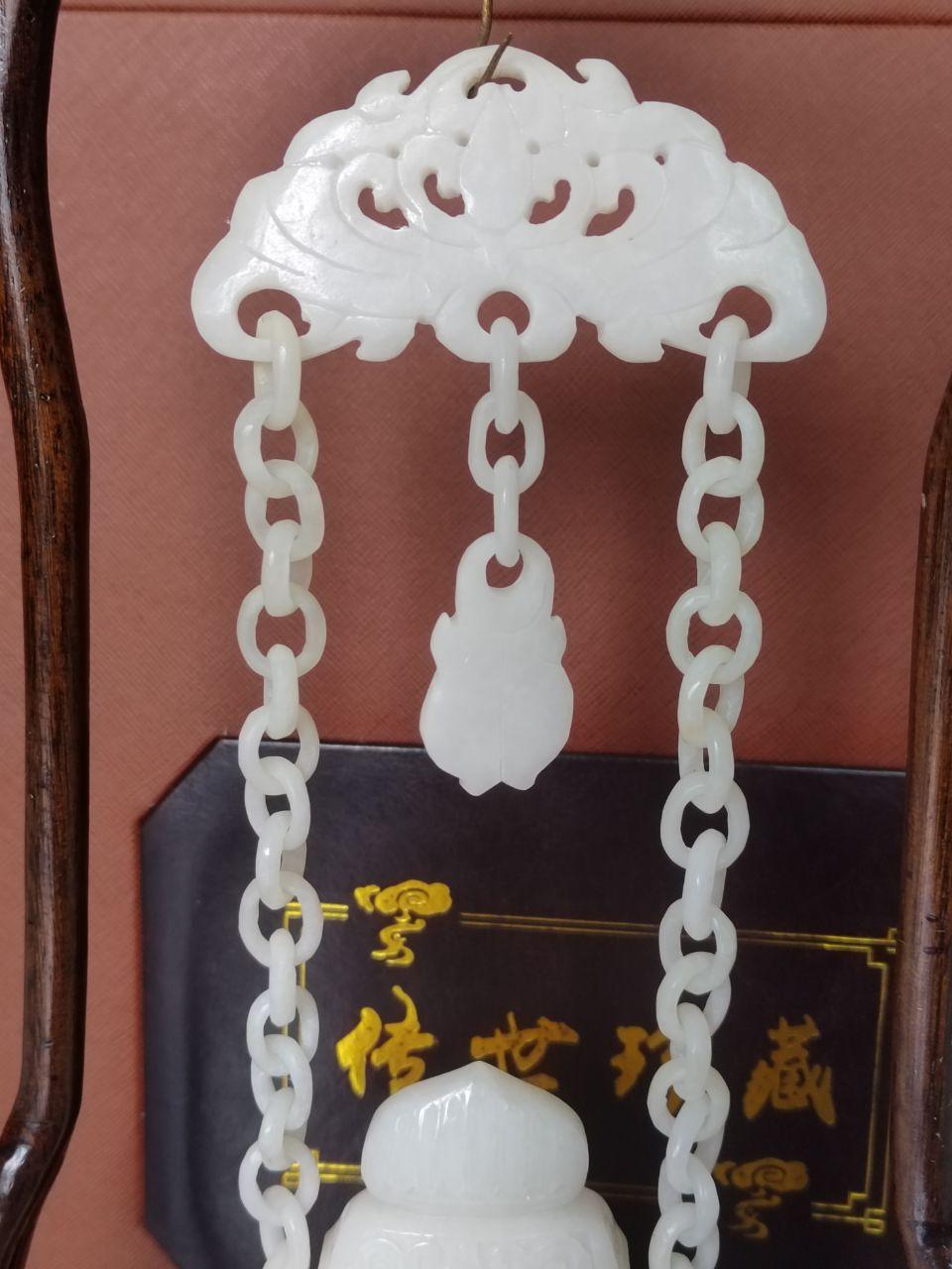 和田白玉寿字纹链条挂瓶