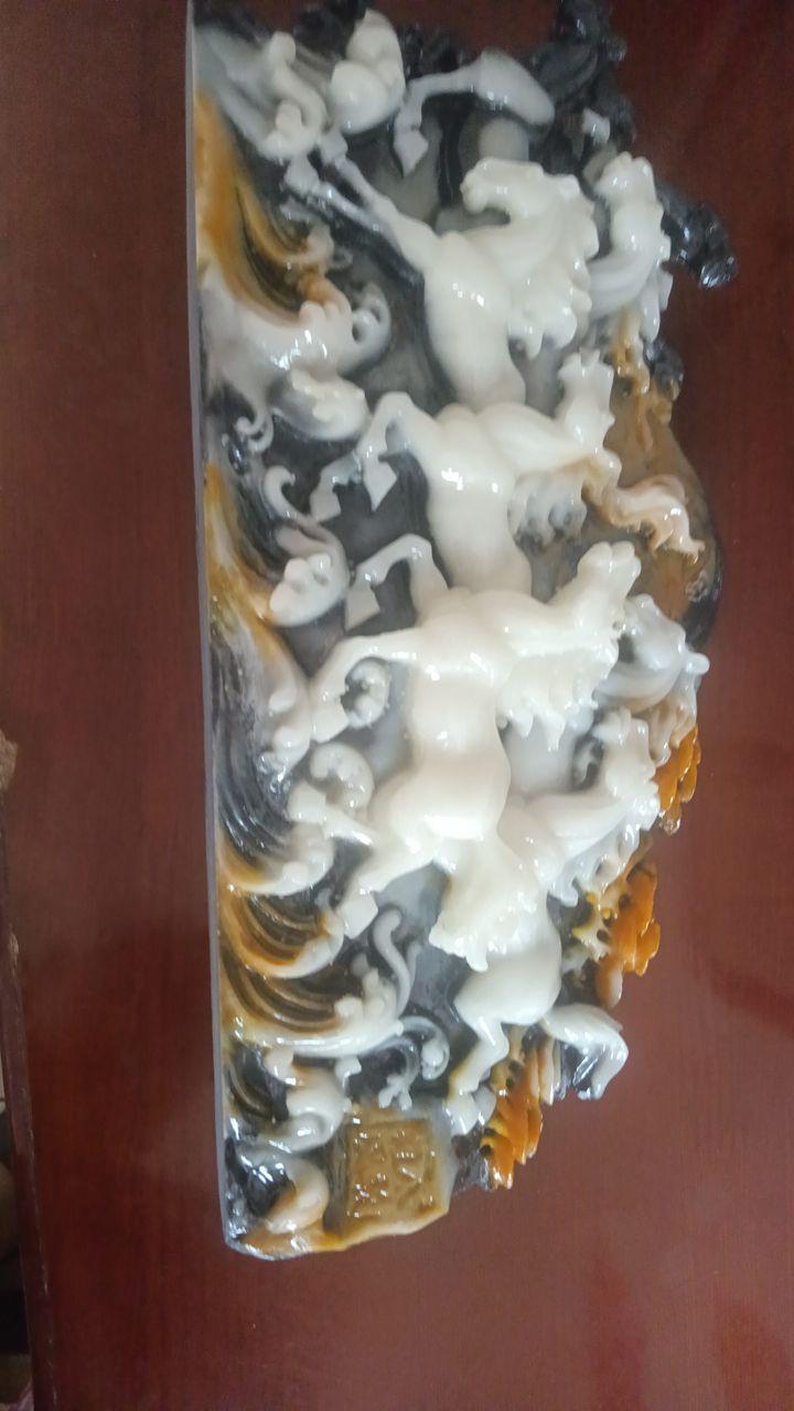 俏色八骏图玉石摆件