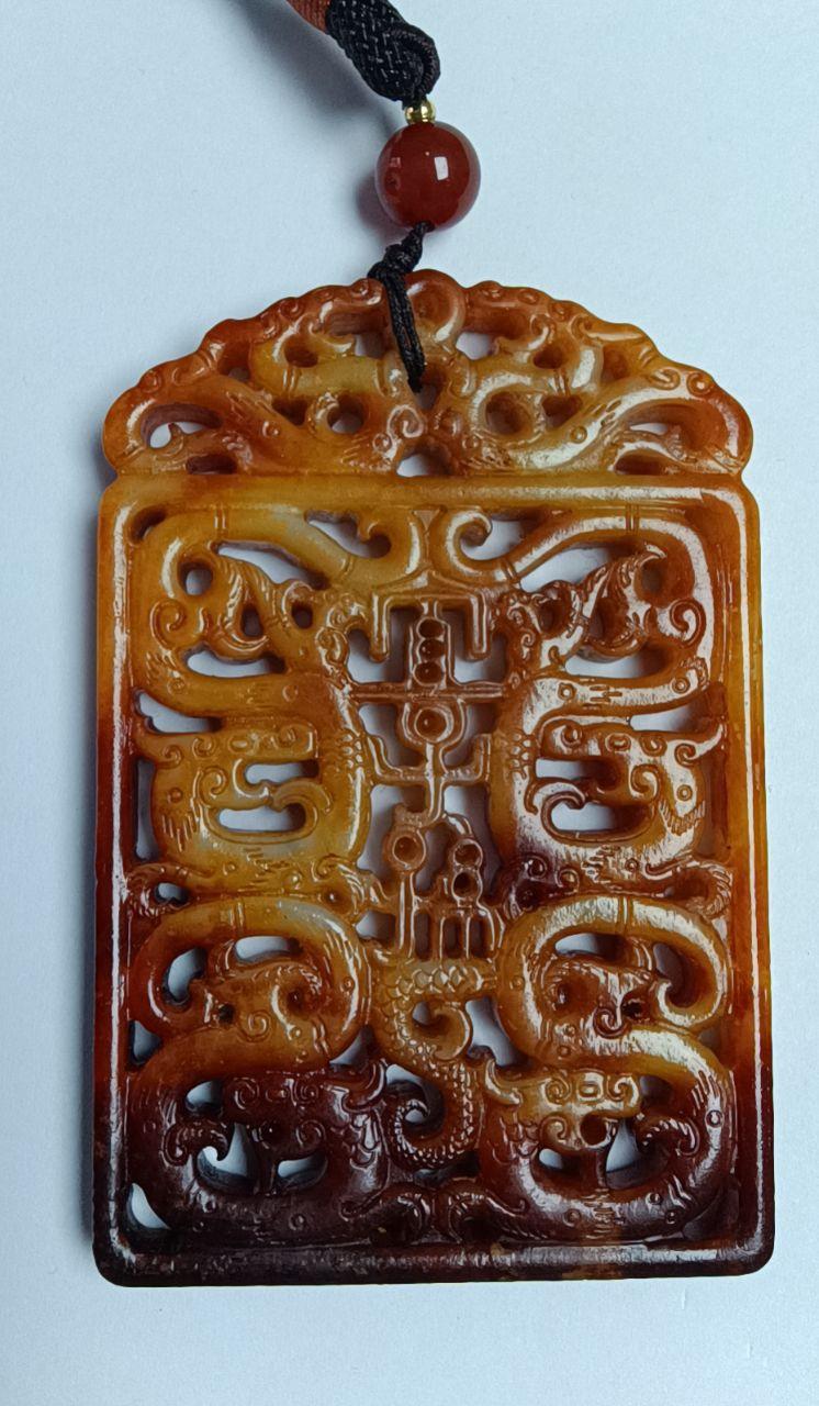 雕螭龙纹玉牌