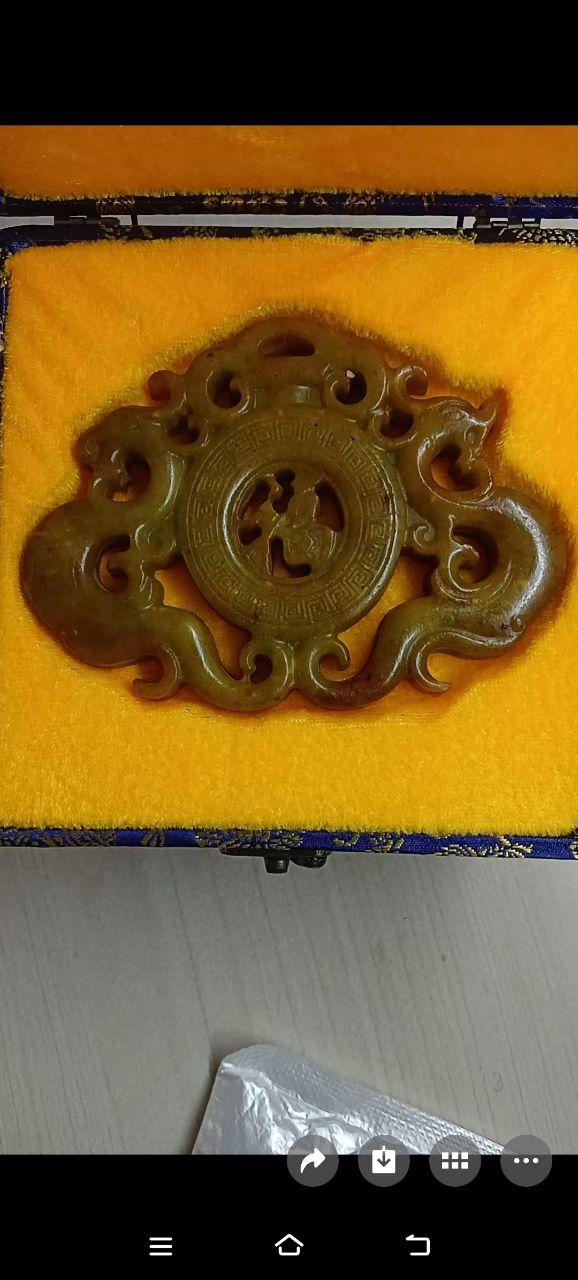 双龙捧福玉佩