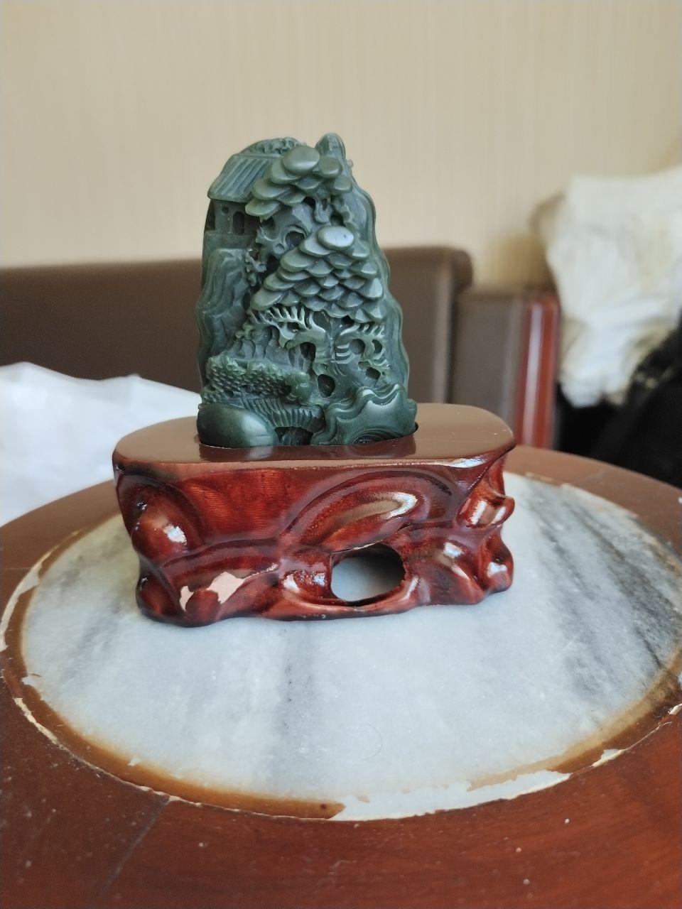 和田玉碧玉山子摆件
