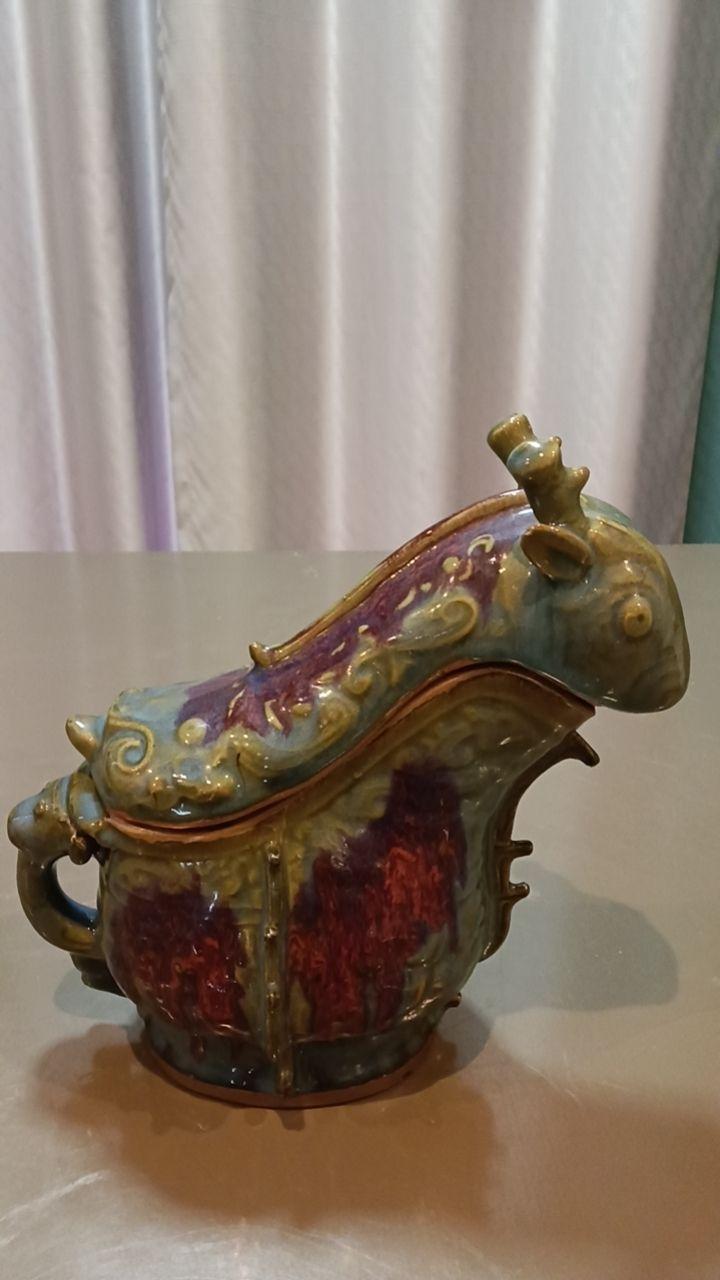 变釉觥式尊