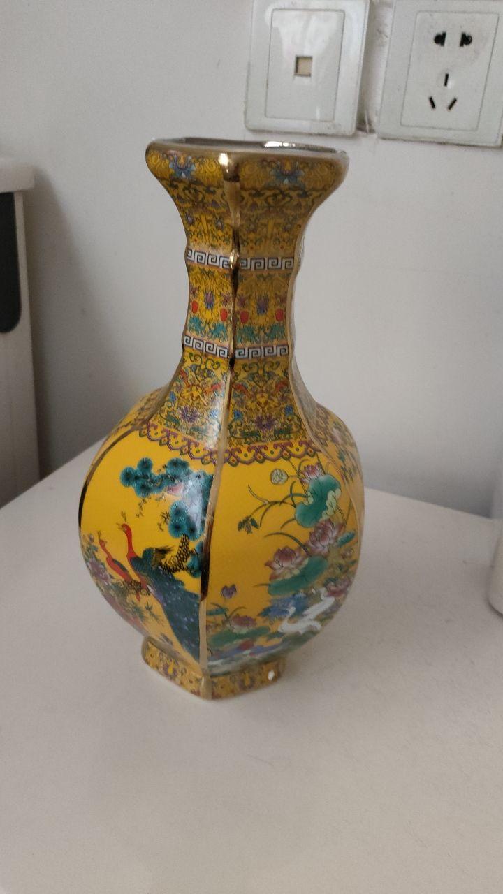 黄地描金珐琅彩花鸟六方瓶