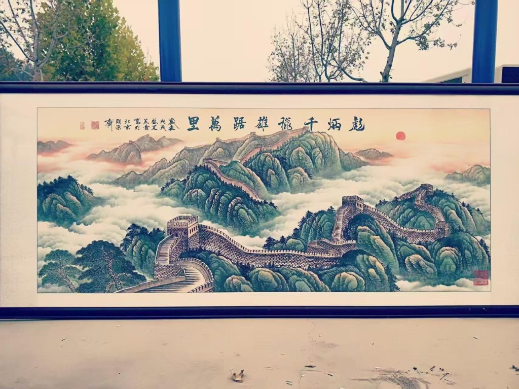雄踞万里