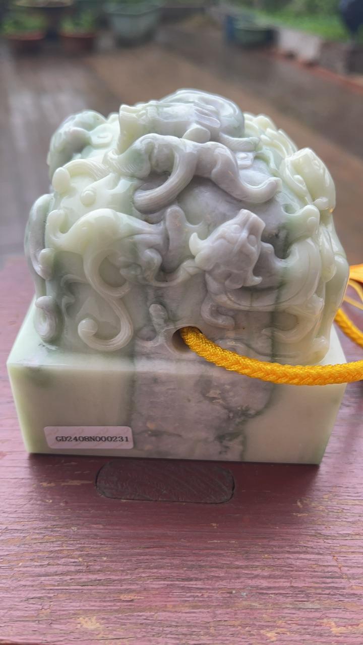 飘翠螭龙祥云纹玉印摆件