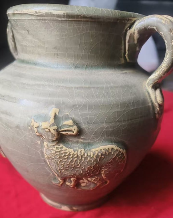 越窑青釉刻羊纹双系罐