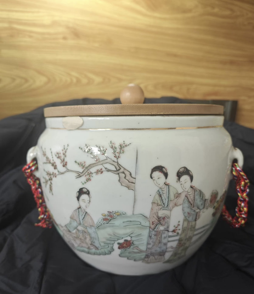 民国粉彩桃花仕女