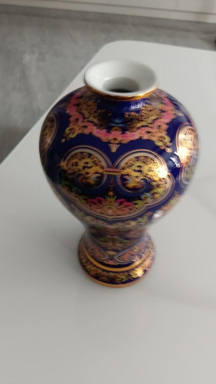 蓝地描金珐琅彩梅瓶
