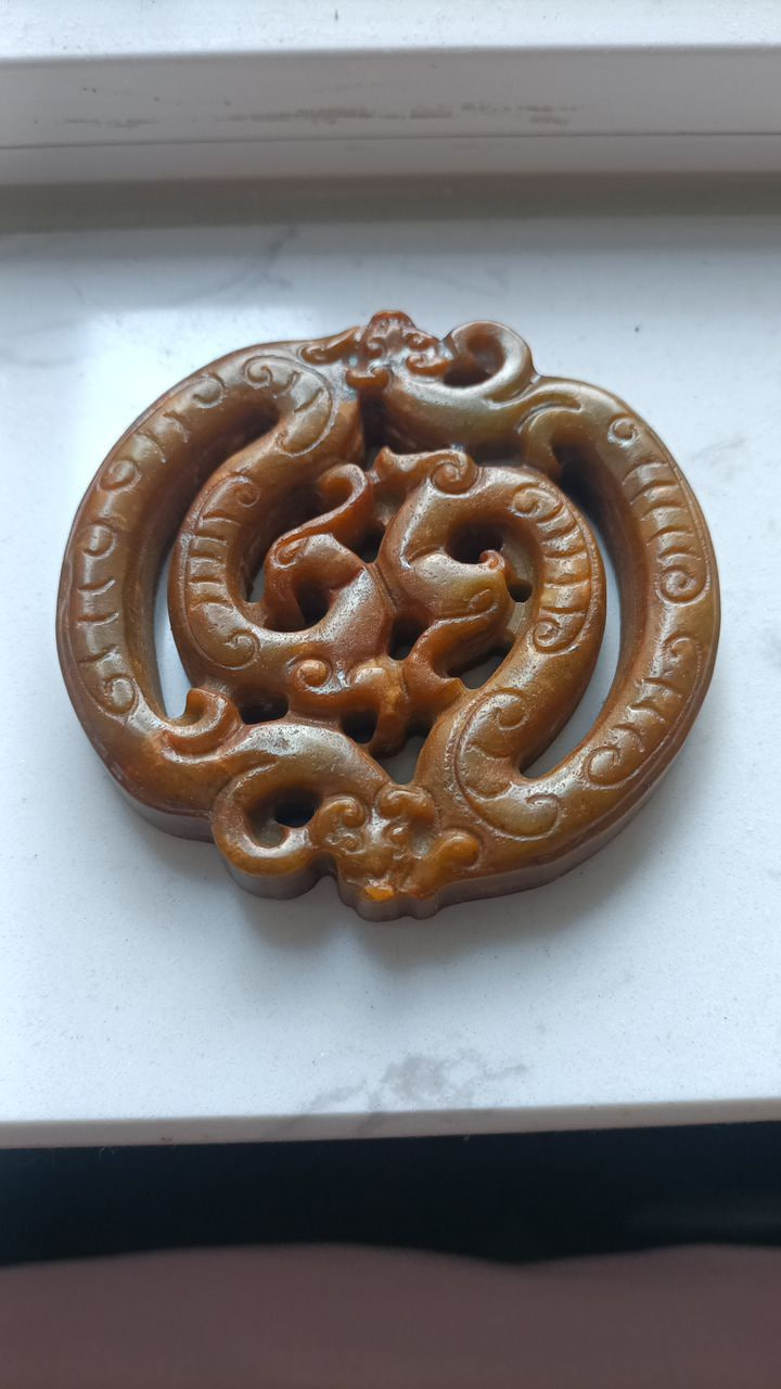 双龙兽面纹玉佩