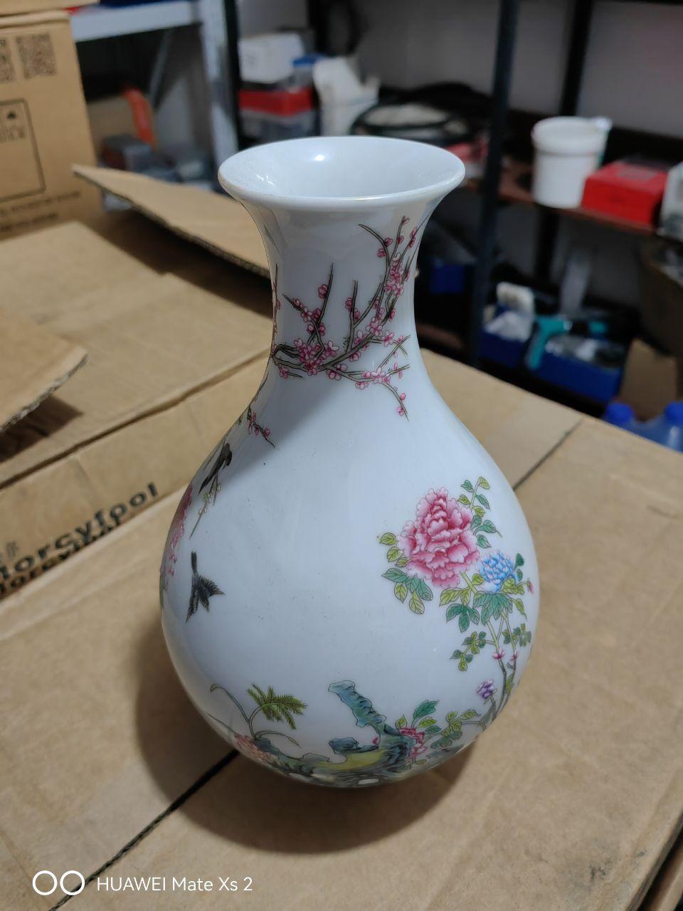 粉彩牡丹花卉瓷瓶