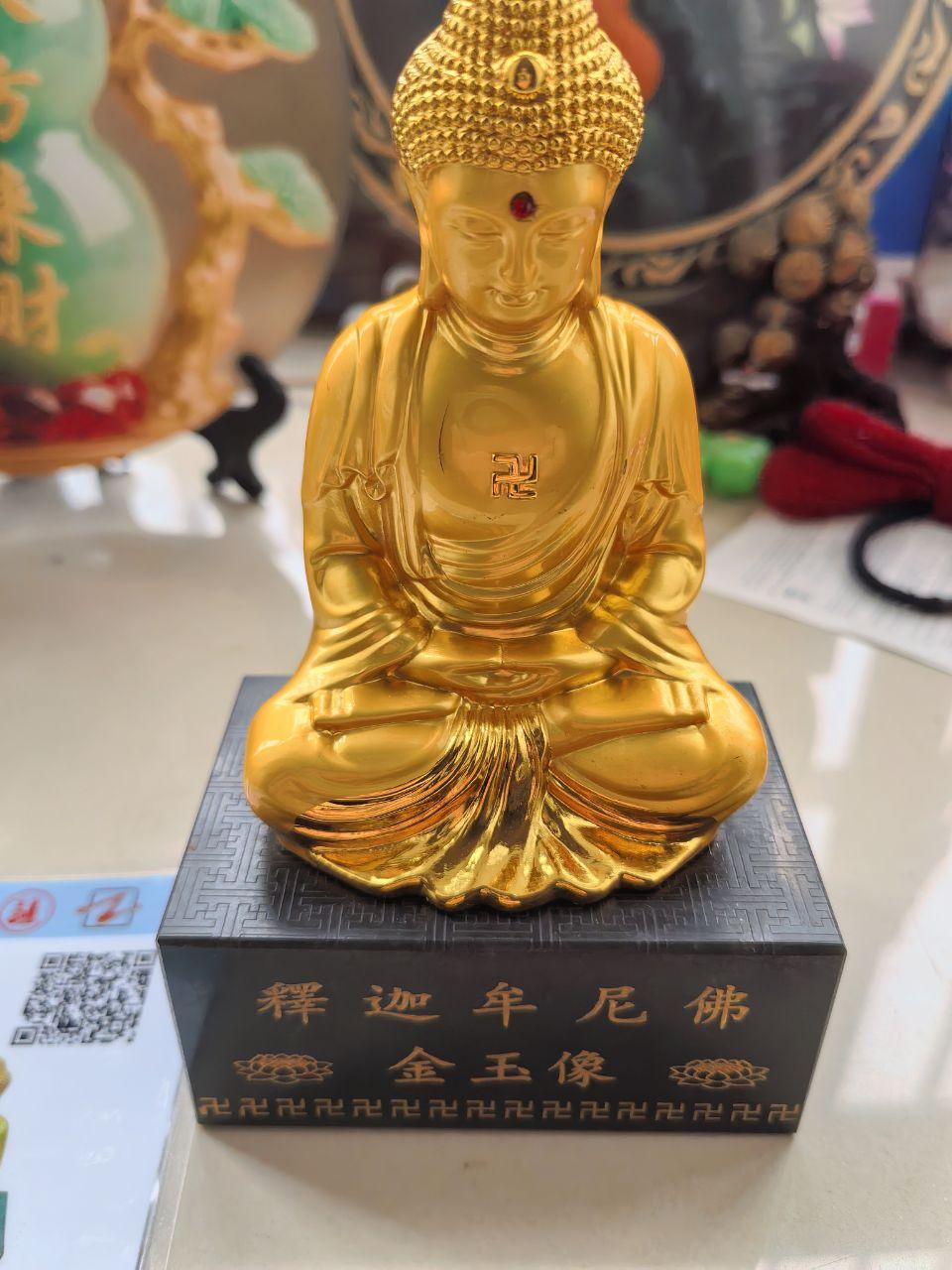 金玉佛像