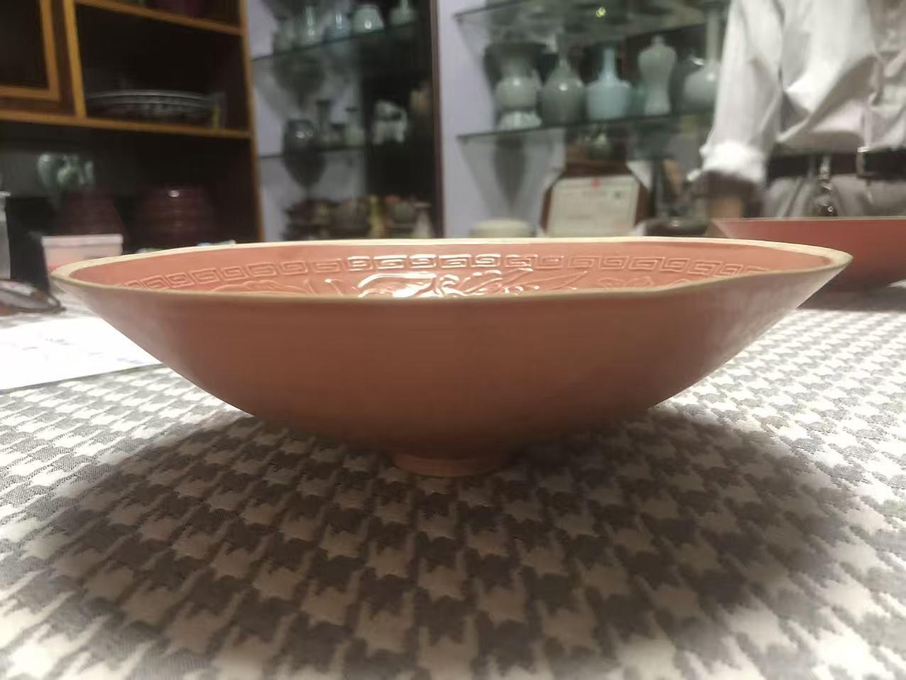 定窑红釉刻花斗笠碗