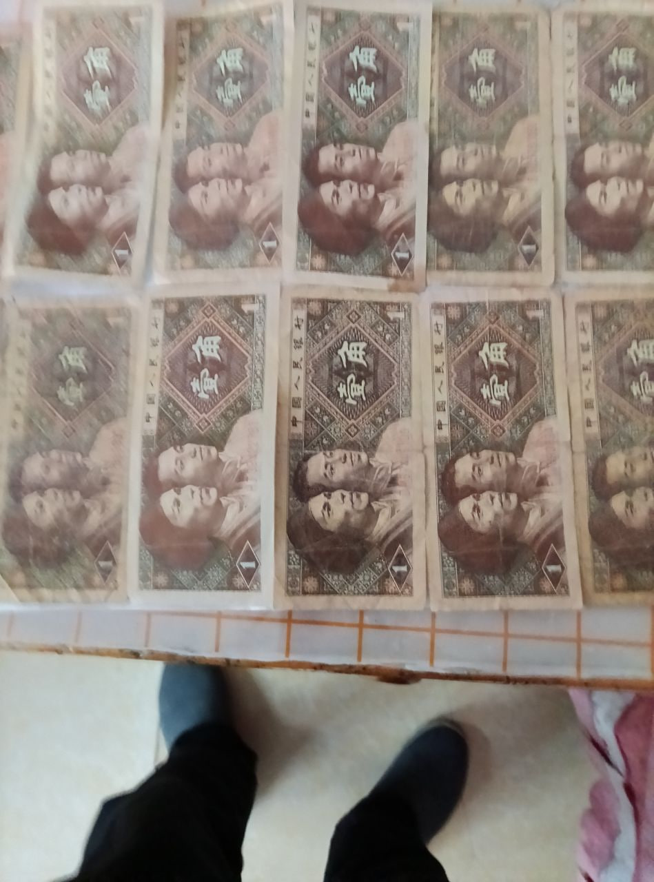 1980年版的伍角纸币与壹角纸币