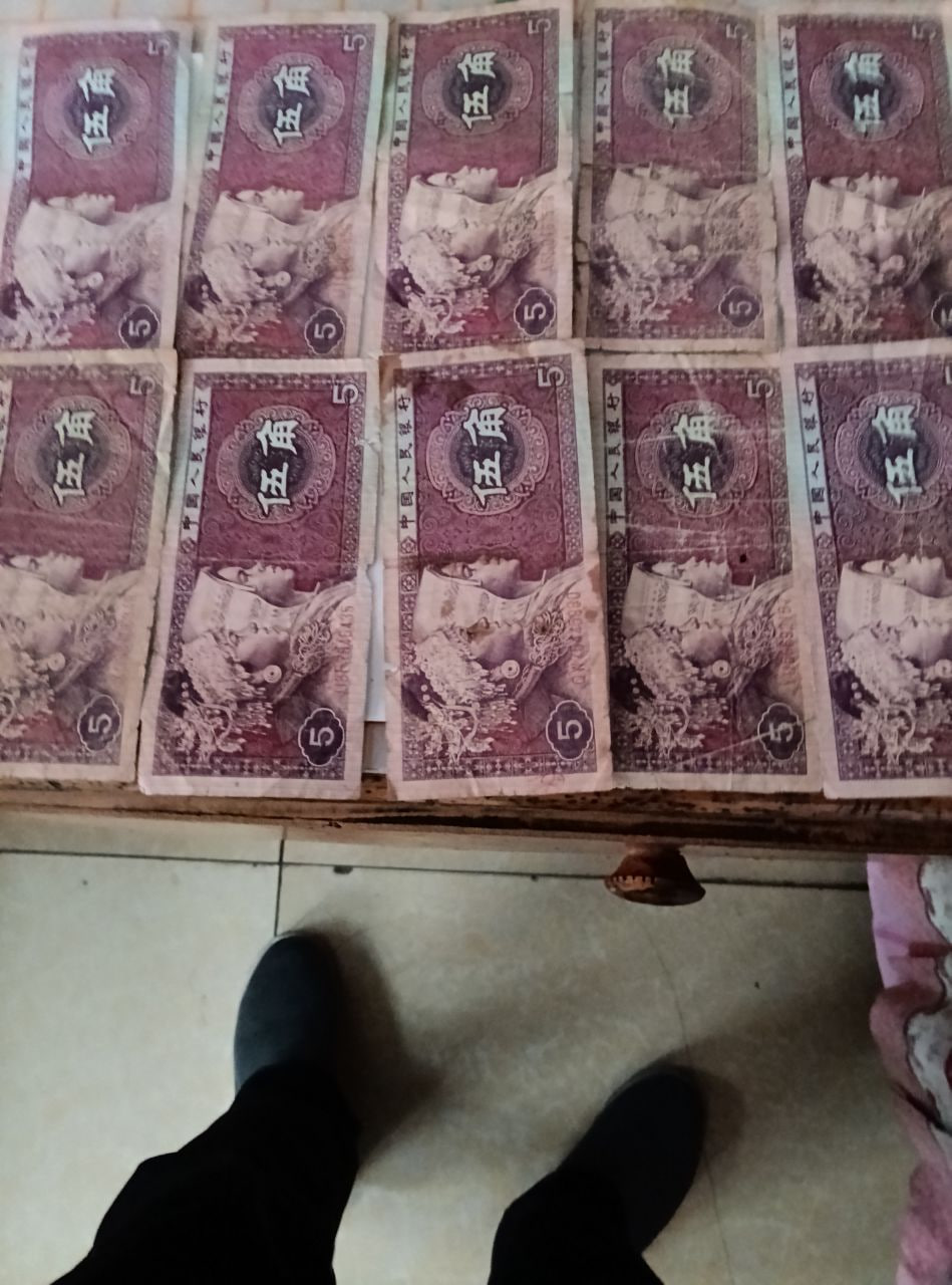 1980年版的伍角纸币与壹角纸币